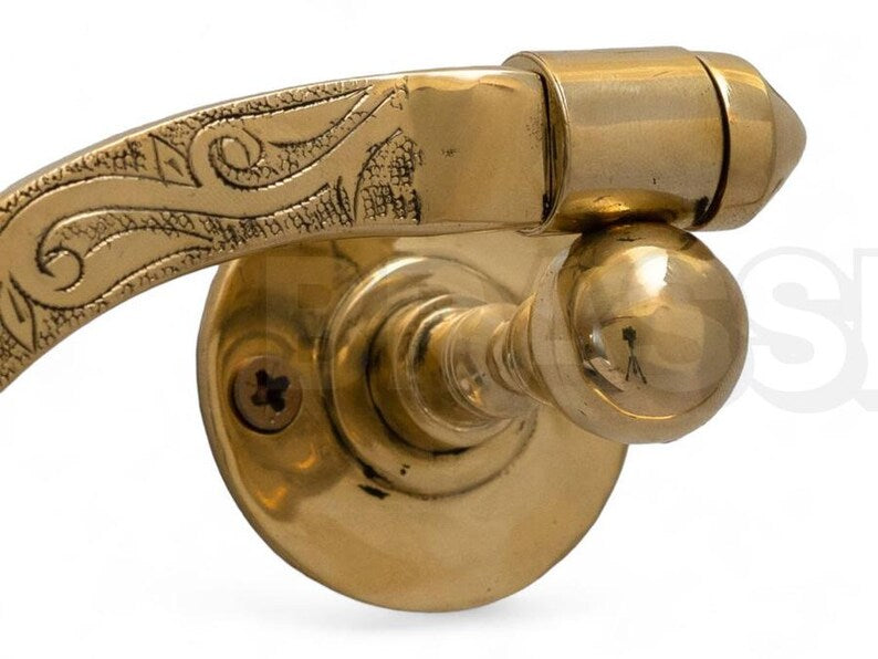 Handmade Moroccan Brass Towel Holder Ring – Vintage-Style Wall-Mounted Bathroom Accessory with Intricate Floral Engraving
